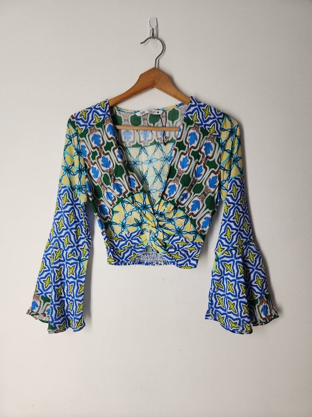 Zara Crop Top Geometric Print Twist Front long Bell Sleeve deep V-neck  S New